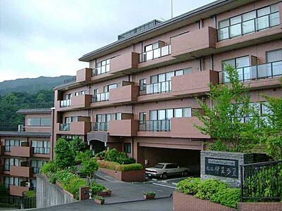 外観:長閑な伊豆多賀の山々と穏やかな網代の海を感じる事ができます。 外観:長閑な伊豆多賀の山々と穏やかな網代の海を感じる事ができます。