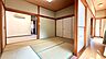 その他：【和室】1階和室は二間ございます。こちらはホールからアクセス可能な西側のお部屋。