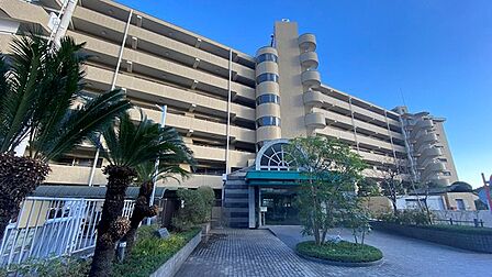 【マンション外観】エントランス前がロータリーとなっておりますので利便性高いです。