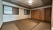 和室：もともと二間あった和室を10畳間へ間取り変更を行っております。（令和2年11月）