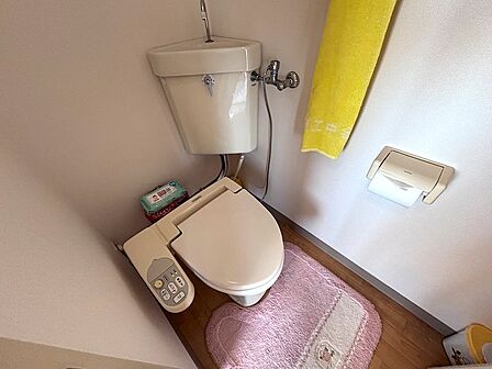 【トイレ】ウォシュレット機能付きのトイレ。