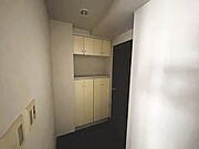 【玄関】下駄箱、収納棚が豊富です。