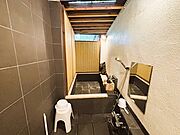 【家族風呂】共用部分の家族風呂で温泉を愉しめます。