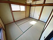【2階和室】日当たり良好な和室。