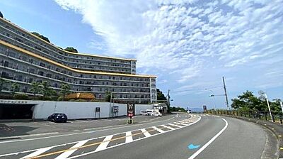 外観：外観：国道135号線沿い、温泉大浴場付リゾート。
