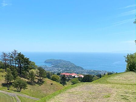 湯河原カンツリー倶楽部まで車で約8分(約3.9km)の近さです。