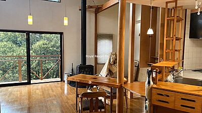 外観:吹き抜けの開放感、地下に広がる趣味空間。そして窓の先には富士山。南箱根ダイヤランドの豊かな自然に包まれた、個性あふれる一邸。 外観:吹き抜けの開放感、地下に広がる趣味空間。そして窓の先には富士山。南箱根ダイヤランドの豊かな自然に包まれた、個性あふれる一邸。
