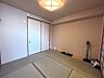 リビング/ダイニング：【和室】LDKに隣接した和室6畳。多彩なライフスタイルに順応可能です。　