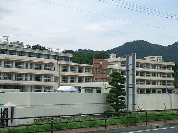 画像22:太子町立太田小学校まで1、048ｍ