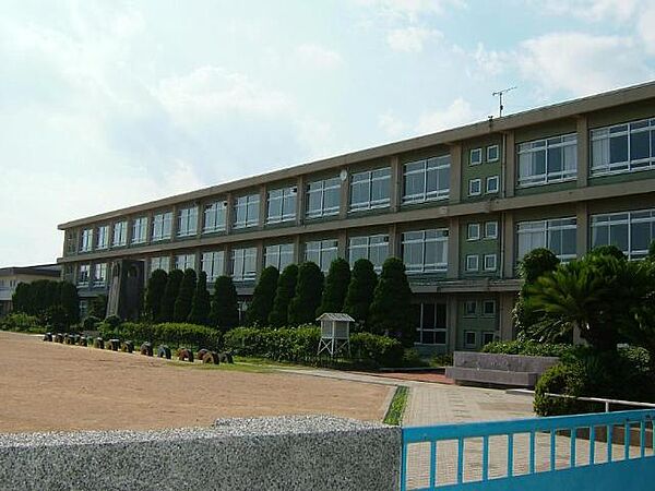 画像17:姫路市立広畑第二小学校まで596ｍ