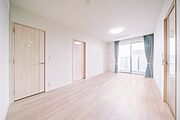 オープンでのびやかな空間を生み出すひろびろとしたLDK。家族との時間を大切にした住空間です。※リフォーム後のイメージ画像です。リフォームには別途費用がかかります。