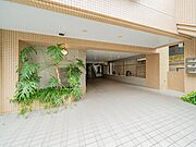 掃除の行き届いた綺麗なエントランスホール。管理体制良好です。