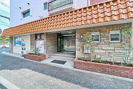 エントランスホール:掃除の行き届いた綺麗なエントランスホール。管理体制良好です。