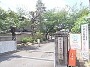 向陽小学校まで210メートル