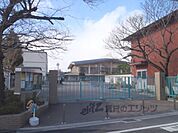 仁和小学校まで900メートル