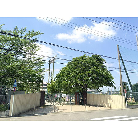 新曽中学校