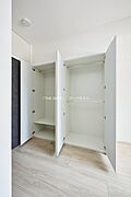 ダブルクローゼット！（同物件内の別室写真）