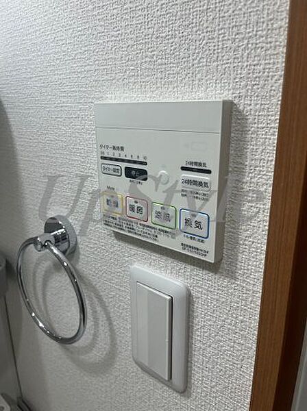 ペアパレス六町2号館