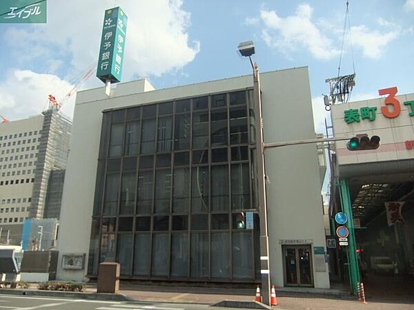 画像24:伊予銀行岡山支店 463m