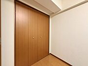 クローゼットの付いたサービスルーム（納戸）です。