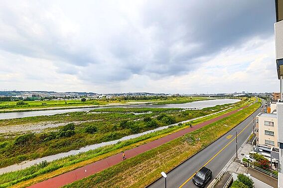 南西向きのバル...