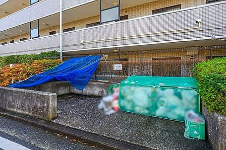 整理の行き届いたゴミ置き場。日頃の管理の良さが伺えます。