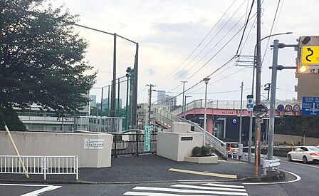 横浜市立軽井沢中学校 徒歩6分。 480m