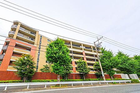 平成26年築、総戸数192戸のレジデンス。