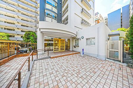 大通り公園の緑と、伊勢佐木町通りの賑わいを身近に感じる暮らし。