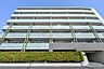 外観：堀割川沿いに佇む7階建てレジデンス