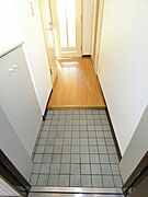嬉しいミラー付きの玄関