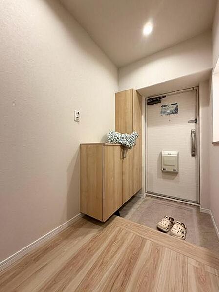 朝の出発も気持ちよく整い、帰宅時にほっとできる落ち着きの玄関