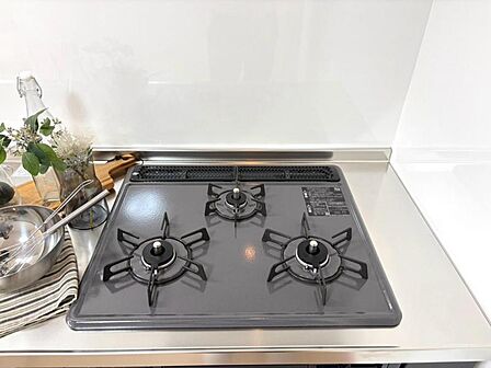 同時調理がしやすい、便利な3口コンロ