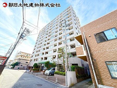 自分の休日を自分の城(家)で過ごす。 外観は、落ち着きを持たせたデザイン