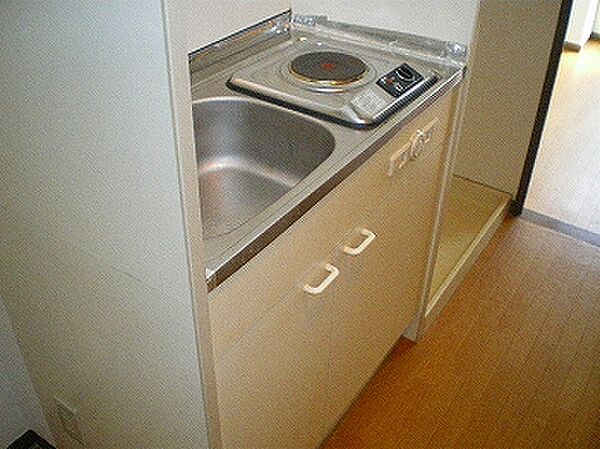 画像3:綺麗に掃除されたキッチンです。