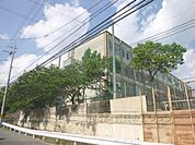 神川中学校まで1200メートル