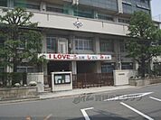 伏見中学校まで650メートル