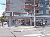 ファミリーマート　中久世一丁目店まで180メートル
