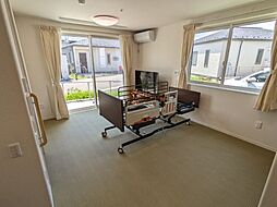 みらいふ岡田松岡　Ｄ棟 102 1階ワンルームのリビング/ダイニング