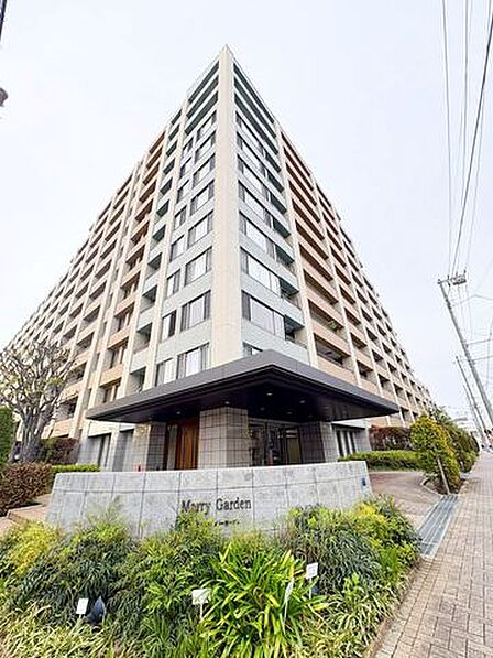 東武東上線「ときわ台」駅まで徒歩12分、都営三田線「本蓮沼」駅まで徒歩15分。