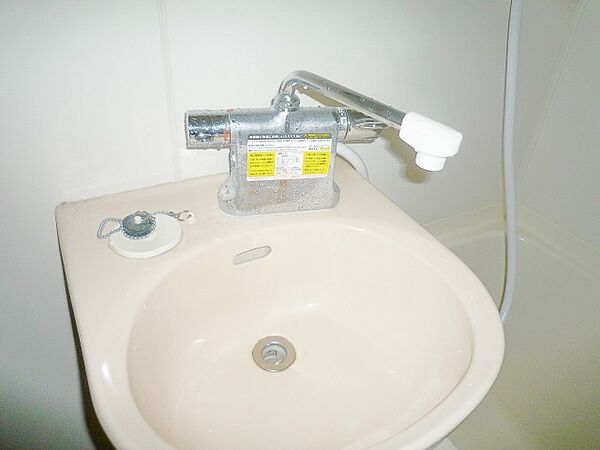 画像7:浴室に簡単な洗面スペースあります　※写真は別室同タイプ