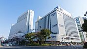 近鉄難波・奈良線・大阪線　大阪上本町駅まで約６４０ｍ（徒歩８分）です。