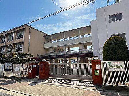 東中本小学校まで約250mです。
