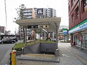 大阪メトロ千日前線　鶴橋駅まで約２００ｍ（徒歩３分）です。