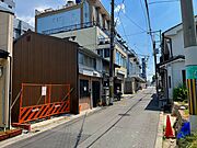 現地を含む前面道路です。前面道路幅員約４．２mです。