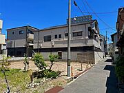 現地を含む前面道路です。