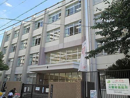 大池小学校まで約140m(徒歩2分)です。