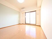 洋室7.9帖　エアコン完備　南面バルコニー