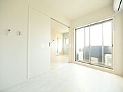 LDK8帖　洋室4.5帖　エアコン完備　バルコニー