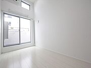 洋室6.1帖　ロフト5.5帖（収納にも寝室にも使えます）